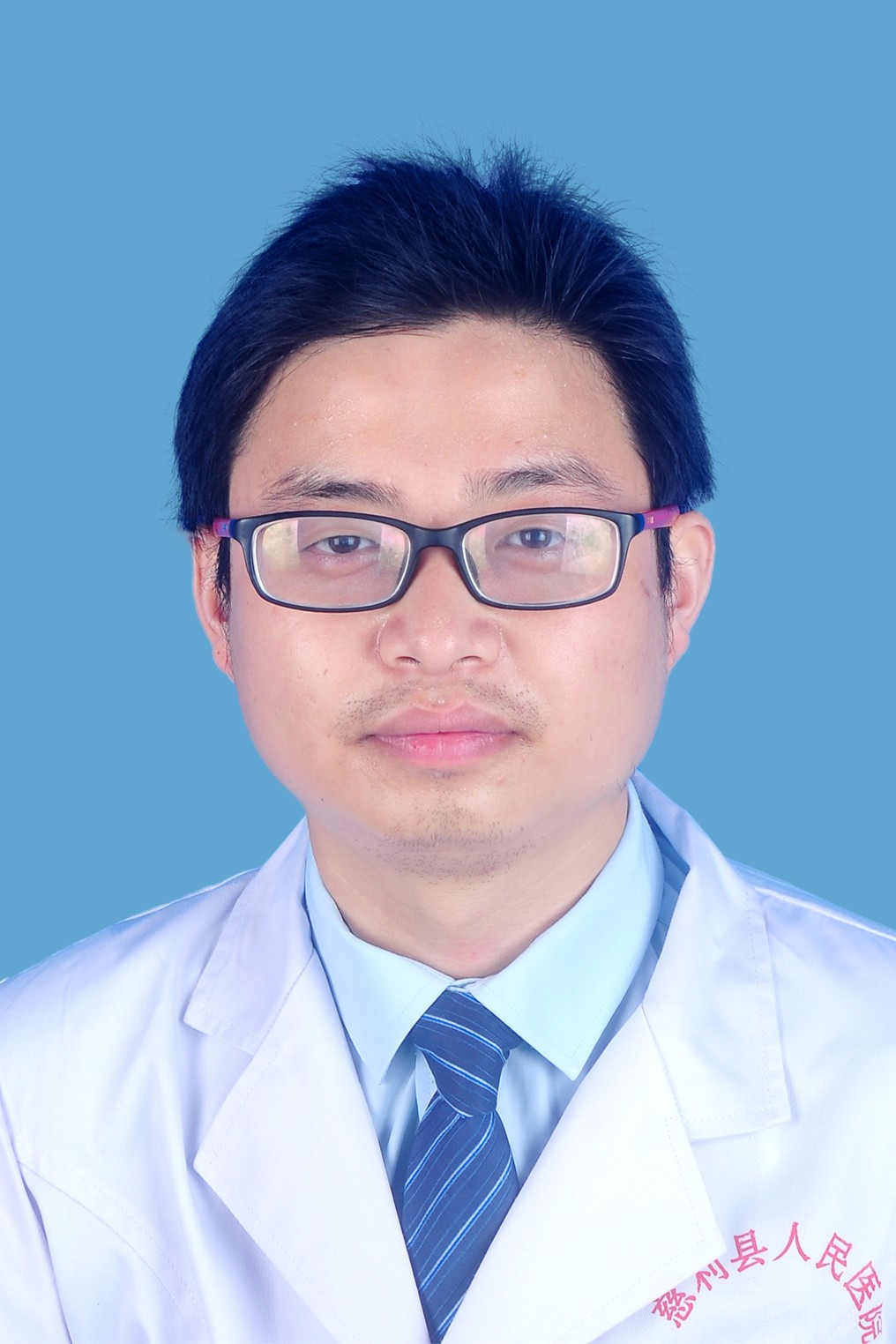 儿科副主任医师 罗杰