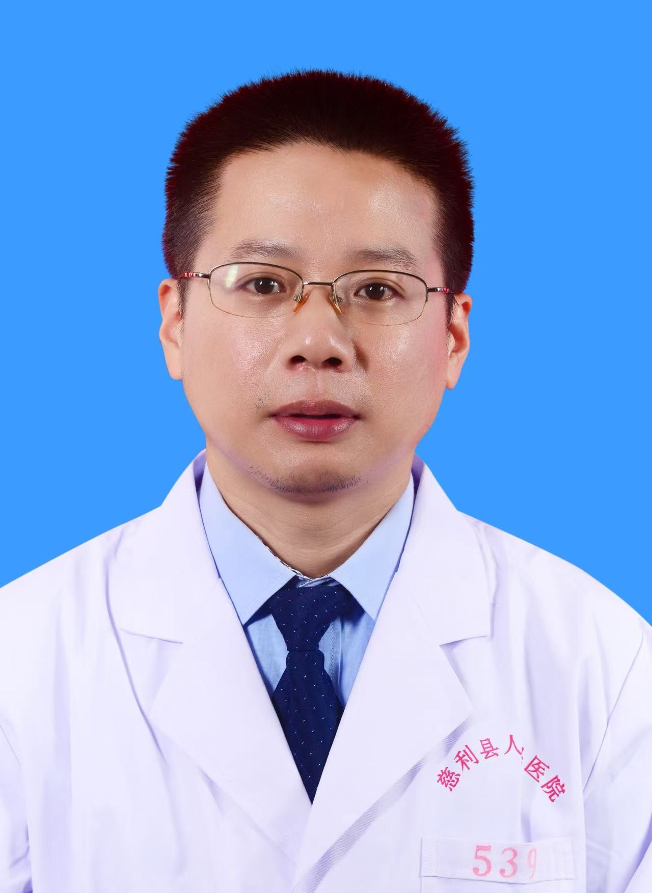 眼科副主任医师 李习军